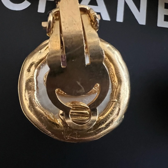 Chanel Vintage Collection 28 1993 RARE COLLECTIBLE Heart Dangle Earrings Gold - Picture 7 of 12